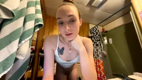 Snapshot of trippyscenes chatting on 28, 1, 2025 trippyscenes online show from 28, 1, 2025