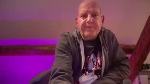 Snapshot of tritonspace chatting on 22, 9, 2025 Triton online show from 22, 9, 2025