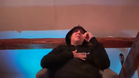 Snapshot of tritonspace chatting on 24, 9, 2025 Triton online show from 24, 9, 2025