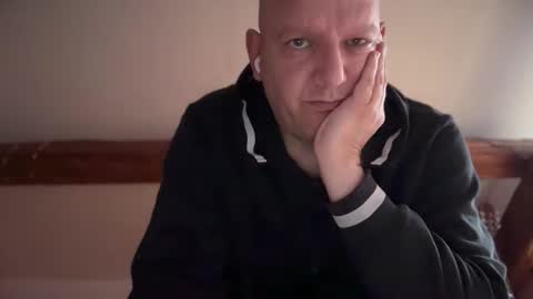 Snapshot of tritonspace chatting on 19, 10, 2025 Triton online show from 19, 10, 2025