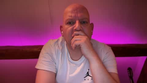 Snapshot of tritonspace chatting on 17, 4, 2026 Triton online show from 17, 4, 2026