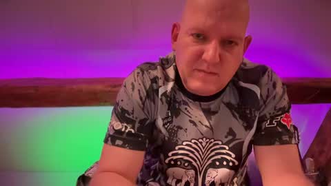 Snapshot of tritonspace chatting on 18, 4, 2026 Triton online show from 18, 4, 2026