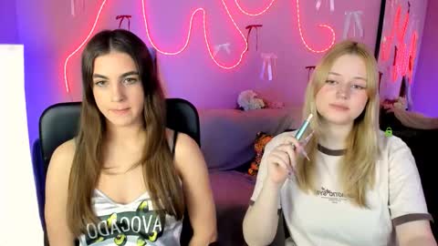 Snapshot of trixy_melison chatting on 25, 3, 2026 Trixy online show from 25, 3, 2026