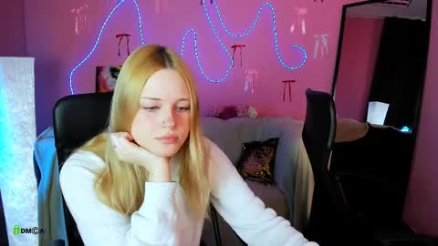 Snapshot of trixy_melison chatting on 10, 4, 2026 Trixy online show from 10, 4, 2026