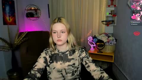 Snapshot of trixy_melison chatting on 14, 4, 2026 Trixy online show from 14, 4, 2026