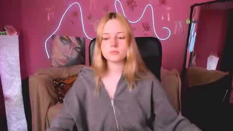 Snapshot of trixy_melison chatting on 19, 4, 2026 Trixy online show from 19, 4, 2026