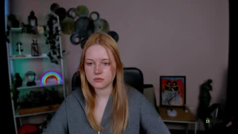 Snapshot of trixy_melison chatting on 22, 4, 2026 Trixy online show from 22, 4, 2026