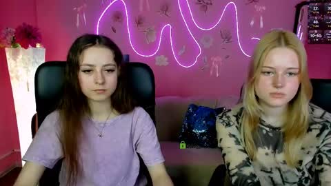 Snapshot of trixy_melison chatting on 23, 4, 2026 Trixy online show from 23, 4, 2026