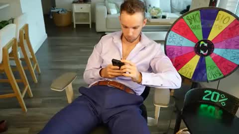 Snapshot of troy_greenxo chatting on 8, 5, 2026 Troy Green online show from 8, 5, 2026