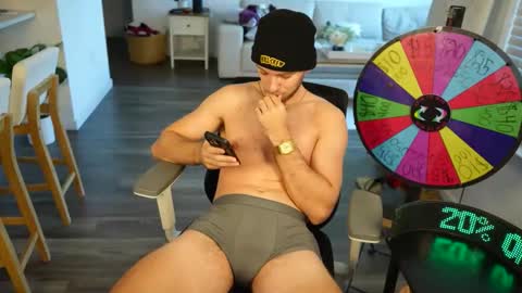 Snapshot of troy_greenxo chatting on 27, 5, 2026 Troy Green online show from 27, 5, 2026