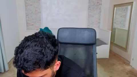 Snapshot of troywade chatting on 20, 5, 2026 TroyWade online show from 20, 5, 2026