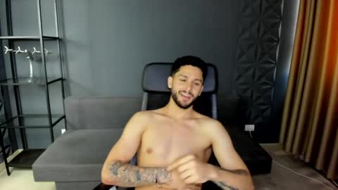 Snapshot of troywade chatting on 27, 5, 2026 TroyWade online show from 27, 5, 2026