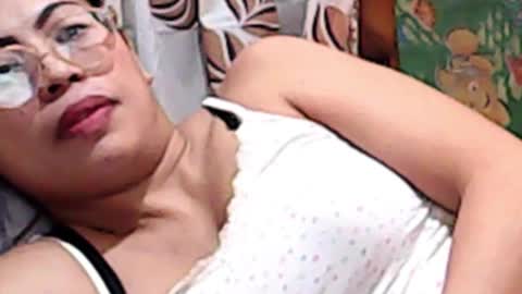 Snapshot of truefilipinabeauty chatting on 8, 10, 2025 emily online show from 8, 10, 2025