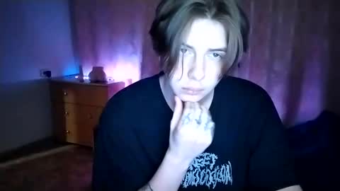 Snapshot of trypophob1a chatting on 2, 2, 2025 Emilum online show from 2, 2, 2025