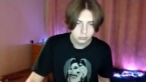 Snapshot of trypophob1a chatting on 5, 2, 2025 Emilum online show from 5, 2, 2025