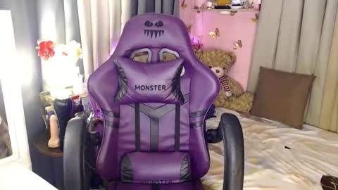    online show from 4, 12, 2025