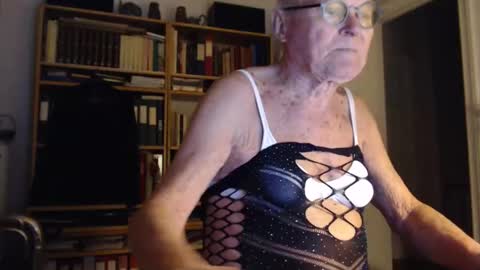 Snapshot of tubaist chatting on 10, 1, 2025 FINN but call me NANNA online show from 10, 1, 2025