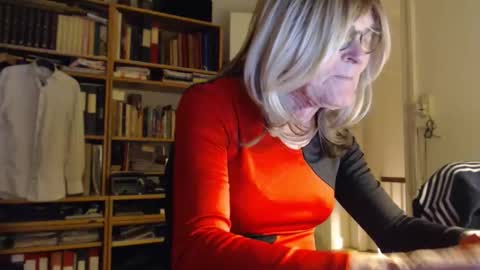 Snapshot of tubaist chatting on 8, 11, 2025 FINN but call me NANNA online show from 8, 11, 2025