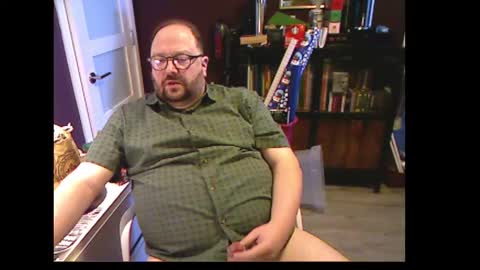 Snapshot of tuckwell chatting on 16, 12, 2025 tuckwell online show from 16, 12, 2025