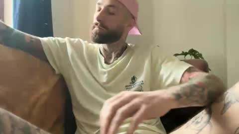 Snapshot of tuhands chatting on 9, 4, 2026 Tuhands online show from 9, 4, 2026