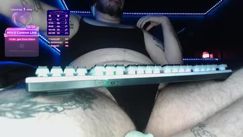 Snapshot of tuxedomasc95 chatting on 21, 12, 2025 Alfie online show from 21, 12, 2025