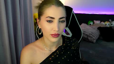 Snapshot of tweety_twist chatting on 13, 1, 2026 MayCarrey online show from 13, 1, 2026