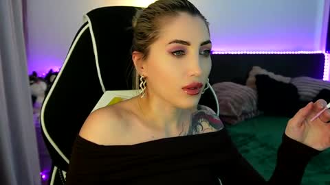 Snapshot of tweety_twist chatting on 24, 4, 2026 MayCarrey online show from 24, 4, 2026
