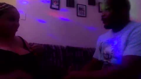 Twin and Lea online show from 5, 10, 2025