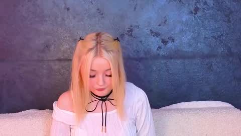 Snapshot of twinklefluff chatting on 8, 3, 2025 twinklefluff online show from 8, 3, 2025