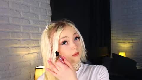 Snapshot of twinklefluff chatting on 3, 10, 2025 twinklefluff online show from 3, 10, 2025