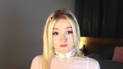 Snapshot of twinklefluff chatting on 28, 10, 2025 twinklefluff online show from 28, 10, 2025