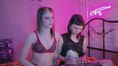 Snapshot of twins_terror chatting on 25, 3, 2026 Sin and Skin online show from 25, 3, 2026