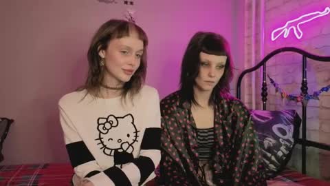 Snapshot of twins_terror chatting on 21, 4, 2026 Sin and Skin online show from 21, 4, 2026