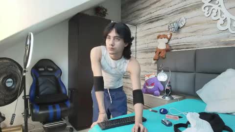 twinslovers_ online show from 18, 5, 2026