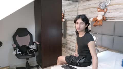 twinslovers_ online show from 9, 6, 2026
