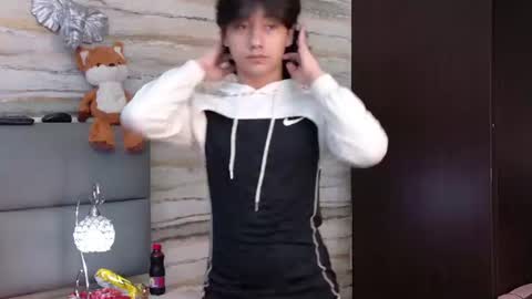 twinslovers_ online show from 12, 6, 2026