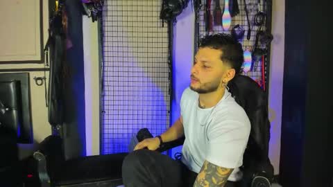 Snapshot of twisted_fantasy_ chatting on 17, 11, 2025 Clio Tadeo online show from 17, 11, 2025