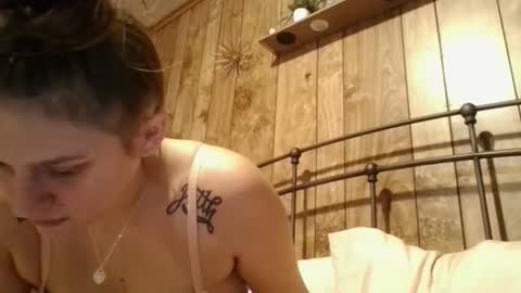 Snapshot of twizzler_twizzle chatting on 24, 11, 2025 twizzler_twizzle online show from 24, 11, 2025