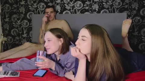 Snapshot of two_gals chatting on 14, 2, 2026 Ani Isa Joni online show from 14, 2, 2026