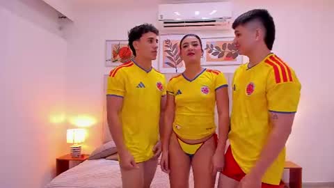 Snapshot of twogirls2boys chatting on 24, 6, 2026 Sara LoenardNataly and Emilio online show from 24, 6, 2026
