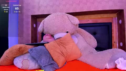 twogirlswitteeth online show from 19, 12, 2025