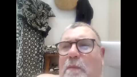 twohats2810 online show from 8, 2, 2026