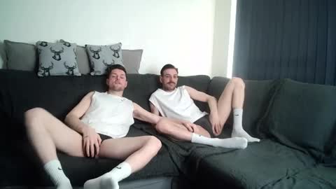 Snapshot of twotwinkhusbands chatting on 29, 4, 2026 RyanRowan online show from 29, 4, 2026