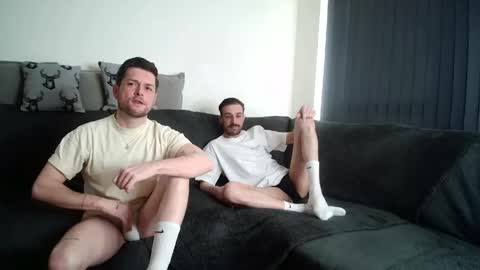 Snapshot of twotwinkhusbands chatting on 17, 5, 2026 RyanRowan online show from 17, 5, 2026