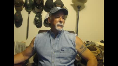 Snapshot of txlobo60 chatting on 21, 4, 2026 txlobo60 online show from 21, 4, 2026