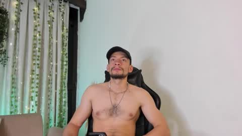 Snapshot of tyagoroberts chatting on 2, 12, 2025 Tyago online show from 2, 12, 2025