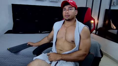 Snapshot of tyler_hank1 chatting on 3, 3, 2025 tyler_hank1 online show from 3, 3, 2025