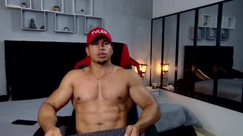 Snapshot of tyler_hank1 chatting on 5, 3, 2025 tyler_hank1 online show from 5, 3, 2025