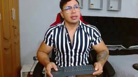 Snapshot of tyler_hank1 chatting on 4, 12, 2025 tyler_hank1 online show from 4, 12, 2025