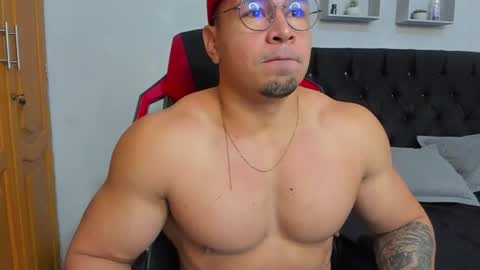 tyler_hank1 online show from 25, 6, 2026